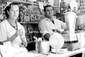 Paco González y Antonia Roque vivieron su época dorada en la Plaza de Abastos a comienzos de los años setenta.