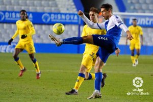 Juan Ibiza con Iván Barbero en el Sabadell-Alcorcón en la Nova Creu Alta.