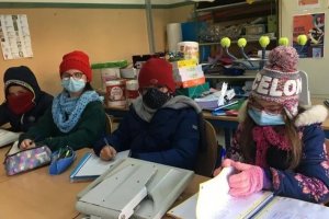 Alumnos almerienses en clase durante el temporal.