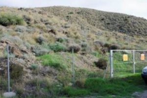 Vallado en una de las zonas de acceso restringido en Palomares (Cuevas del Almanzora, Almería).