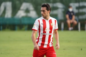 Sergio Aguza en un partido de la pretemporada con el Almería.