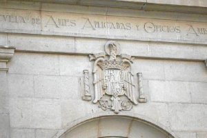 Escudo de la Escuela de Artes de Almería.
