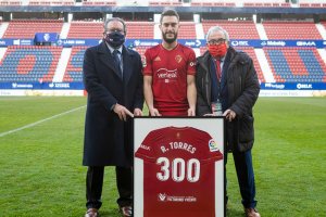 Roberto Torres cumplió 300 partidos con Osasuna el domingo.