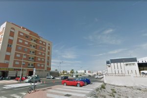 Vivienda en la calle Biescas de Roquetas en venta por 42.500 euros (45% de rebaja).