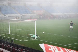 Fernando paró un penalti y el tiempo.