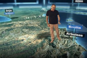 El presentador del documental señalando el yacimiento de Arboleas, entre los más destacados.