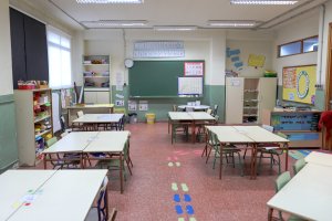 La Junta de Andalucía descarta cerrar los centros escolares, como han reclamado profesores, sindicatos, padres y ayuntamientos.