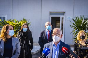 Gabriel Amat, este viernes, junto a Carmen Crespo.