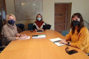 Reunión de trabajo entre Eloísa Cabrera.