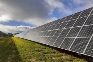 Endesa pone en marcha su primera fotovoltaica en Almería.