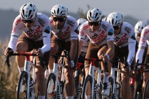 Llega un equipo dispuesto a animar la carrera.