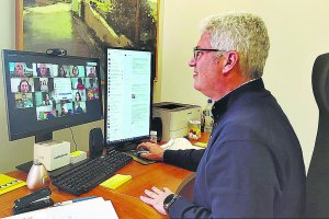 Ismael Torres, alcalde de Huércal, durante el pleno telemático de este martes