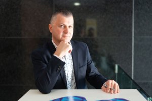 Viktor Kotsur, agente inmobiliario.