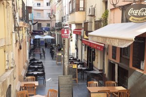 El cierre de bares podría llegar a su fin próximamente en la capital.