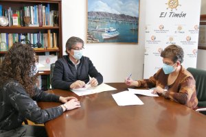 Firma entre Ayuntamiento y Asociación.