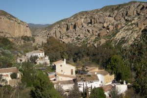 Los Molinos del Río Aguas es un pueblo libre de conexiones tanto de agua como de luz.