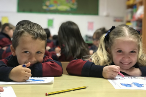 Los alumnos reciben una educación personalizada.