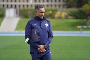 José Gomes concentrado en el entrenamiento del Almería.