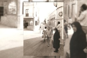 Imagen de la N-340 a su paso por Tabernas un día de junio de 1984, cuando aún no estaba construida la Autovía del Mediterráneo