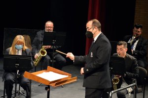 David Sánchez Uribe, dirigiendo la Banda Municipal de Música de Almería.