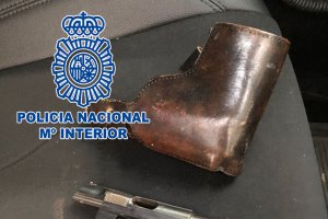 El arma fue intervenida, y tras su estudio y análisis se supo que se encontraba inutilizada.