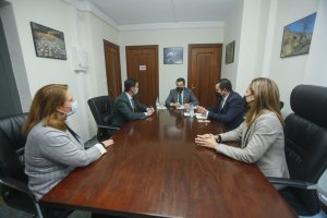 Juanma Moreno junto a Carmen Crespo, Javier A. García, Antonio Fernández y Maribel Sánchez.