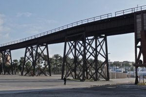 Este embarcadero fue construido en el año 1904 en la playa de las Almadrabillas