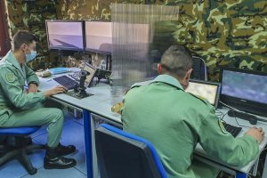 Legionarios trabajan en simuladores (imagen: Futer)