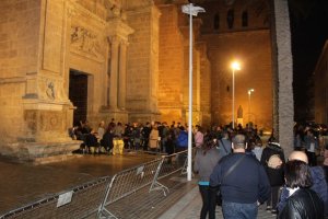 Largas colas en el besapiés de 2019.