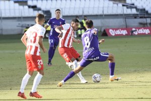 El centrocampista portugués se entrega en todos los partidos del Almería.