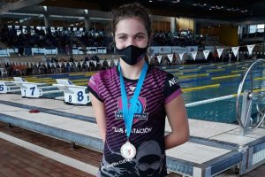 La nadadora posa tras una gran actuación.