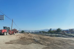 Maquinaria trabajando en Los Llanos de Arboleas.