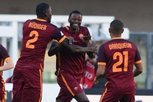 Umar Sadiq celebrando un gol en la Premier.