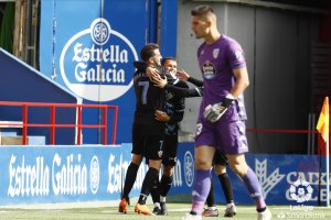 Aketxe celebra su gol con Juan Villar en Lugo.