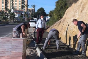 Edil de Obras y Servicios del Ayuntamiento en el lugar de las obras.