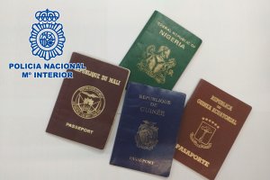 Documentación requisada por parte de la Guardia Civil.