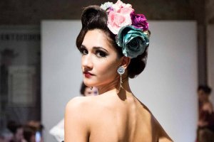la modelo almeriensed María Carvajal, de Navarro Pasarela, en el desfile de Rosalía Zahíno en Sevilla.