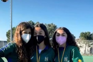 Las tres jóvenes pechineras.