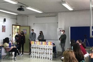 El delegado en su visita al centro educativo.