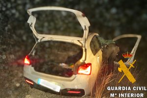 Imagen del vehículo siniestrado cuyo robo se denunció en una imagen difundida por la Guardia Civil