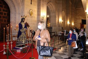Los almerienses cumplieron con la tradición asistiendo a la veneración al Cristo de Medinaceli.