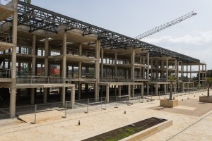 Uno de los nuevos edificios que se están construyendo en el campus de la UAL