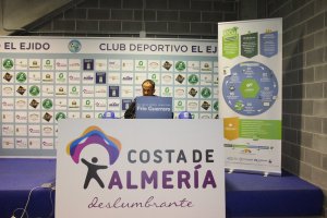 El técnico Fran Alcoy en la rueda de prensa previa al choque.