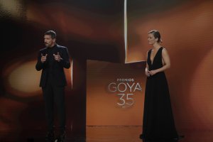 Los presentadores de los Goya 2021 Antonio Banderas y María Casado.