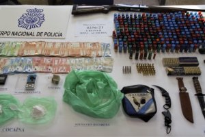 Droga y material incautado en Pescadeía.