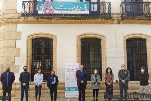 Acto institucional esta mañana en la Plaza Mayor de Vera.