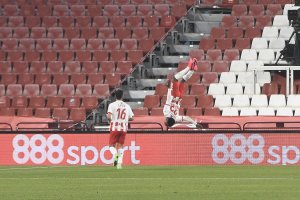 Ramazani celebrando su gol al Málaga.
