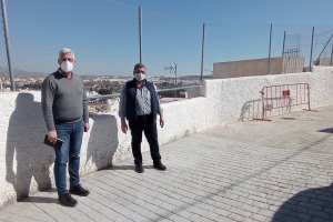 Ismael Torres y el concejal de Obras Públicas, Juan Luque, en la calle Gran Capitán.