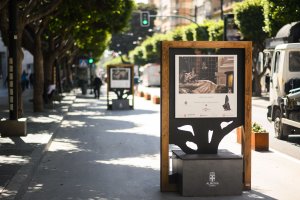 Exposición sobre Semana Santa en el Paseo de Almería.