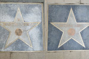 Estado de una de las estrellas instalada en noviembre y otra de una edición anterior de Fical.